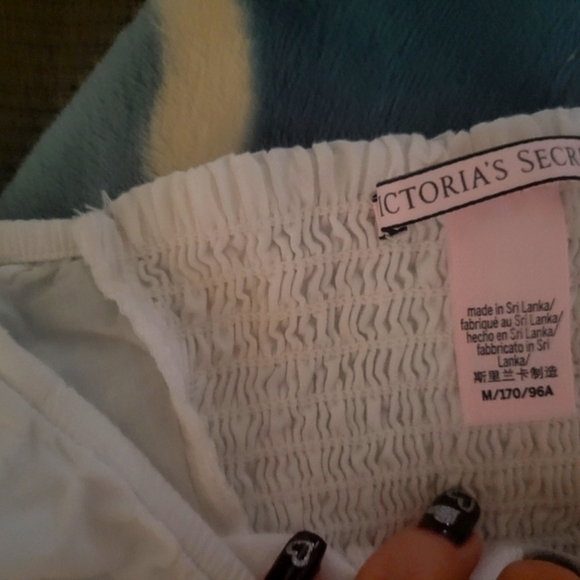 VS Cute Crop Top - Picture 3 of 7